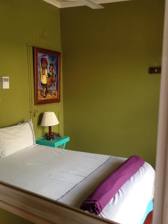 Jungle Monkey Backpackers Hostel Port Saint Johnʼs Szoba fotó
