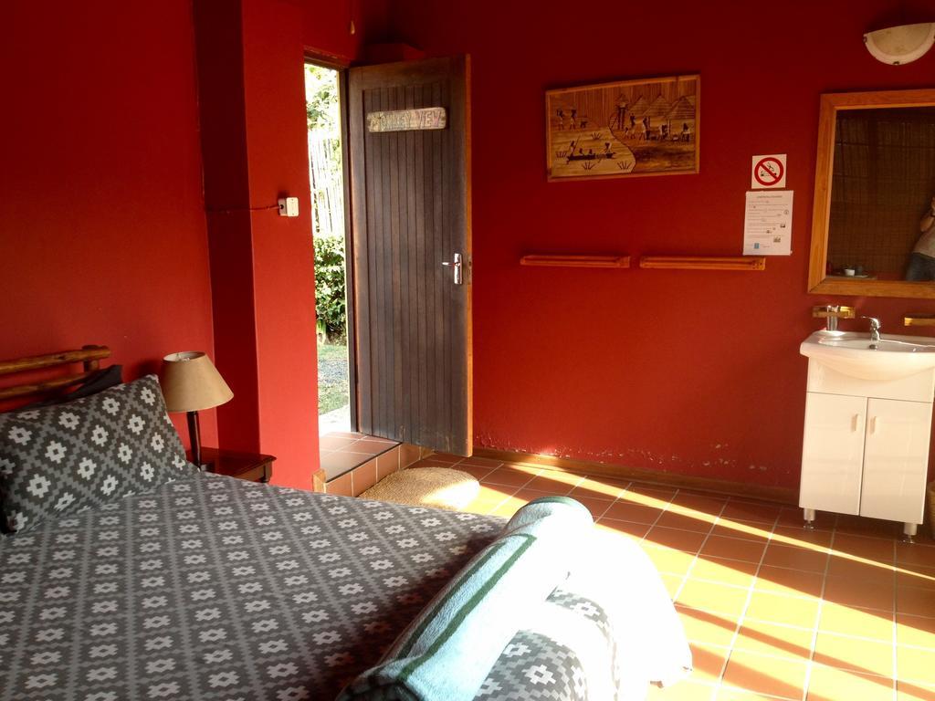 Jungle Monkey Backpackers Hostel Port Saint Johnʼs Szoba fotó